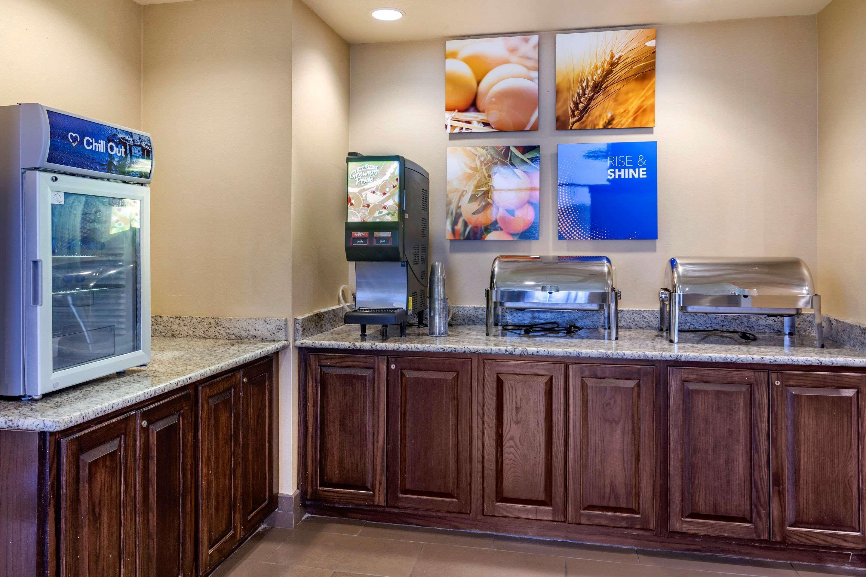 Comfort Suites Jonesboro University Area Exteriör bild